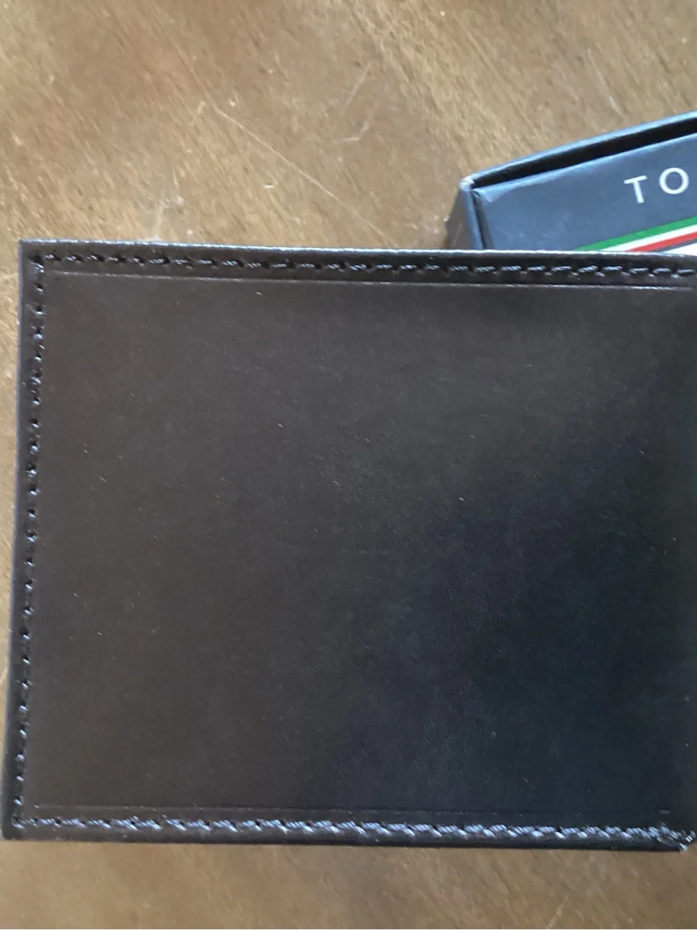 Tommy Hilfiger Black Leather Bi-Fold Wallet with Metal Logo in box